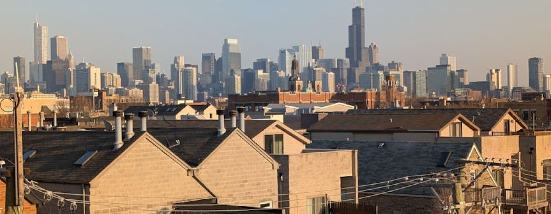 chicago skyline with apartments - apartments near Chicago downtown